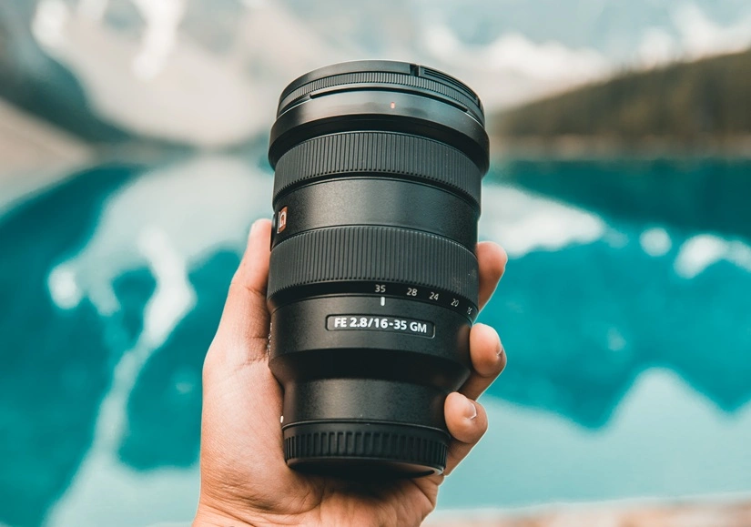 Get Lens With A Fixed Focal Length For Compact and Wide Angle Shots